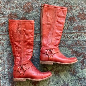 Frye Plillip Harness boots Burt red